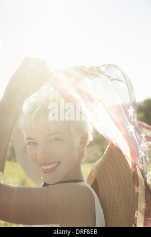 Maryland USA bellissima ragazza dancing sciarpe attorno alla sua testa Foto Stock