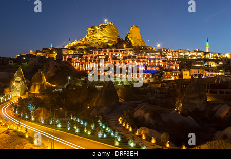 Uchisar Castello e borgo, Cappadocia, Turchia Foto Stock