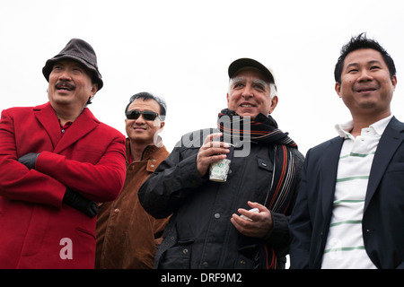 Treforest, Wales, Regno Unito. Il 28 aprile 2013. Vincent Tan incontra Sam Hammam. Foto Stock