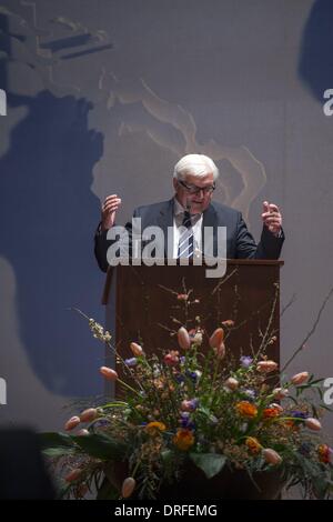 Berlino, Germania. 23 gen 2014. Il Ministro tedesco degli Affari Esteri, Frank-Walter Steinmeier (SPD) ha presieduto la cerimonia di consegna dei segretari in uscita di stato Emily Haber e Harald Braun ai loro rispettivi successori in ufficio, Stephan Steinlein e Markus Ederer. La cerimonia ha avuto luogo in AuswÃƒAE'Ã'Â¤rtiges Amt, a Berlino il 24 gennaio 2014. © Goncalo Silva/NurPhoto/ZUMAPRESS.com/Alamy Live News Foto Stock