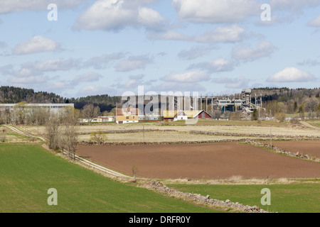 Vista del paesaggio rurale con Ranstads edifici industriali. Foto Stock