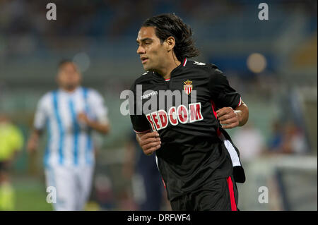 Pescara, Italia. 25 gennaio, 2014. FILE - un file foto datata 31 luglio 2013 mostrano Radamel Falcao, giocatore di Monaco, durante la partita Monaco v Pescara. Falcao ha subito un legamento crociato anteriore danni nel suo ginocchio sinistro durante una partita. Radamel Falcao sarà assente dalla coppa del mondo. © Adamo di Loreto/NurPhoto/ZUMAPRESS.com/Alamy Live News Foto Stock