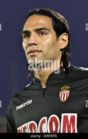 Pescara, Italia. 25 gennaio, 2014. FILE - un file foto datata 31 luglio 2013 mostrano Radamel Falcao, giocatore di Monaco, durante la partita Monaco v Pescara. Falcao ha subito un legamento crociato anteriore danni nel suo ginocchio sinistro durante una partita. Radamel Falcao sarà assente dalla coppa del mondo. © Adamo di Loreto/NurPhoto/ZUMAPRESS.com/Alamy Live News Foto Stock