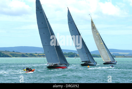 2012 J CLASS SOLENT REGATA - Classe J - H2, H1, K7 Rainbow (2012), Cuor di Leone (2010) e Velsheda (1933) off all'inizio Foto Stock