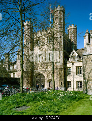 Gatehouse del Trinity College di Cambridge in primavera Foto Stock