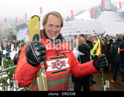 Kitzbuehel, Austria. 25 gennaio, 2014. Markus Wasmeier /, due volte campione olimpionico, pone durante l annuale in discesa austriaco gara di sci Hahnenkamm gara a Kitzbuehel Austria, 25 gennaio 2014. Foto: Felix Hoerhager/dpa/Alamy Live News Foto Stock