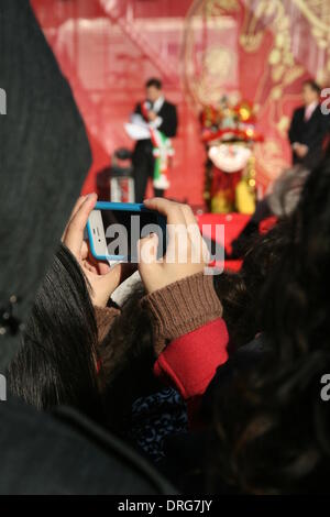 Roma, Italia. 25 Jan 2014 Capodanno cinese in Piazza del Popolo a Roma Italia Credito: Gari Wyn Williams/Alamy Live News Foto Stock