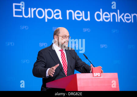 Berlino, Germania. Gennaio 25th, 2014.Dopo la SPD Managers meeting, Sigmar GABRIEL (SPD Chef) e Martin Schulz ( Presidente del Parlamento europeo) dare comunicato stampa su 'SPD Europa Conferenza dei delegati" e sul "straordinaria festa nazionale Congresso della SPD' (che sarà realizzato sul giorno successivo) al DOCUP sede a Berlino. / Immagine: Martin Schulz (SPD), Presidente del Parlamento europeo e executive del DOCUP Officer per l'Unione europea durante il comunicato stampa di Berlino. Foto Stock