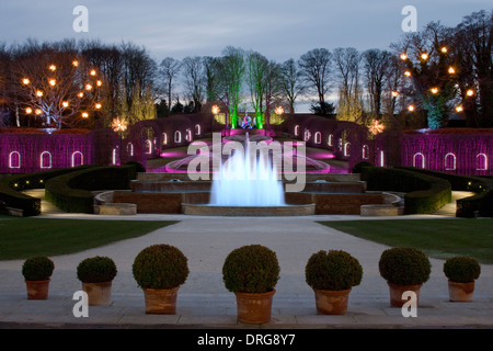 Il giardino a Alnwick in Alnwick, Northumberland illuminate a tempo di Natale Foto Stock