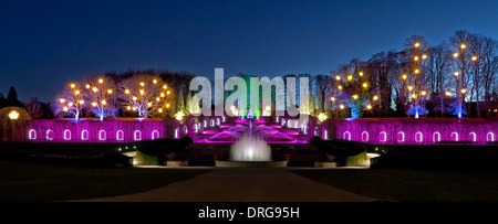 Il giardino a Alnwick in Alnwick, Northumberland illuminate a tempo di Natale Foto Stock