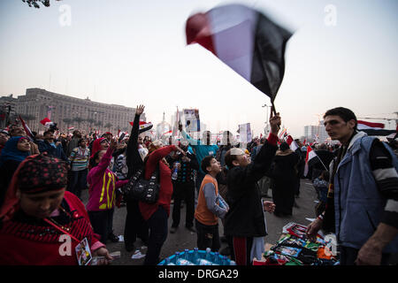 Il Cairo, Egitto. 25 gennaio, 2014. Gli egiziani partecipare ad un evento di celebrazione segna il terzo anniversario della rivoluzione ribaltamento ex Presidente Hosni Mubarak, sulla piazza Tahrir al Cairo, Egitto, 25 gennaio, 2014. Credito: Pan Chaoyue/Xinhua/Alamy Live News Foto Stock