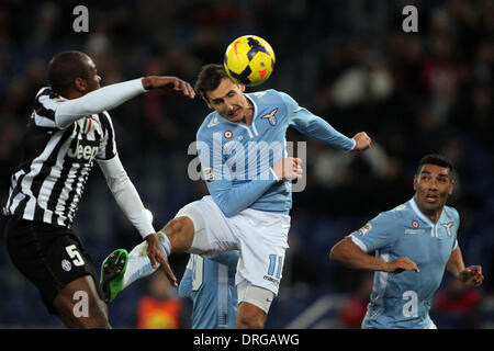 Roma, Italia. 25 gennaio, 2014. Stadio olimpico - Campionato Italiano: Serie A, stagione 2013-2014. S.S. Lazio contro la Juventus Klose (Laz)con l'intestazione. Credito: Azione Sport Plus/Alamy Live News Foto Stock