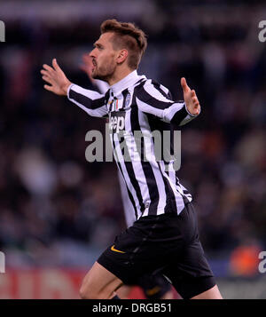 Roma, Italia. 25 gennaio, 2014. La Juventus' Fernando Torres Llorente celebra rigature durante il campionato italiano di una partita di calcio contro la Lazio a Roma, Italia, 25 gennaio, 2014. La partita si è conclusa con un 1-1 cravatta. Credito: Alberto Lingria/Xinhua/Alamy Live News Foto Stock