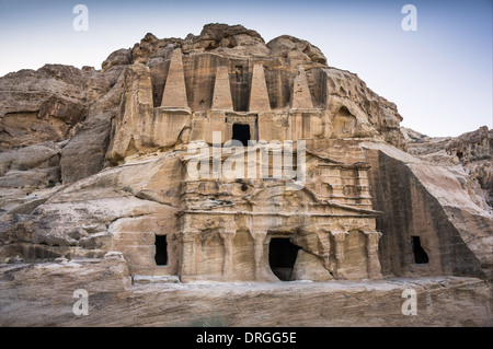 Il monastero Petra, Obelisco tomba, Giordania Asia Foto Stock