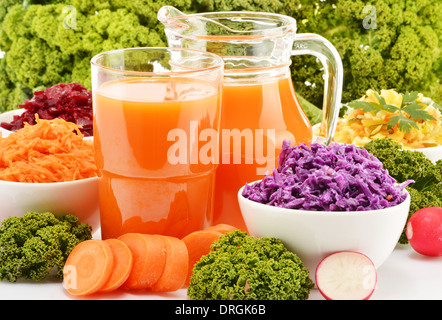 Composizione con quattro insalata di verdure bocce Foto Stock