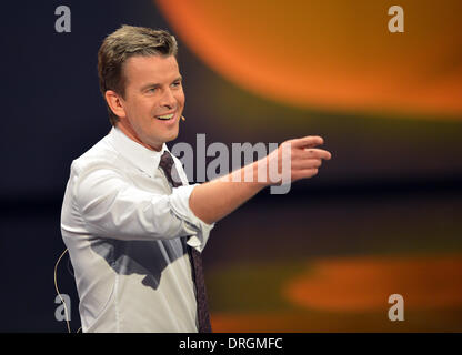 Karlsruhe, Germania. 25 gennaio, 2014. Il presentatore Markus Lanz ospita la televisione Germen game show "Wetten, dass.?' (lit. Vuoi scommettere che.?) sulla rete pubblica tedesca ZDF televisione a Karlsruhe, Germania, 25 gennaio 2014. Foto: Uli Deck/dpa/Alamy Live News Foto Stock