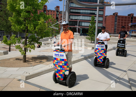 Segway-Tour attraverso Hafencity, Magellan terrazze, Amburgo, Germania, Europa Foto Stock