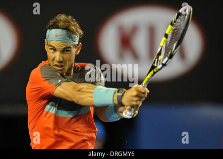 Melbourne, Australia. 26 gen 2014. Australian Open mens singles finale. Rafael Nadal (ESP) versus Stanislas Wawrinka (SUI). Rafael Nadal di Spagna in azione a la mens singles finali il giorno 14 dell'Australian Open di Melbourne Park. Wawrinka ha vinto il suo primo torneo di Grand Slam battendo Nadal da un punteggio di 6-3 6-2 3-6 6-3. Credito: Azione Sport Plus/Alamy Live News Foto Stock