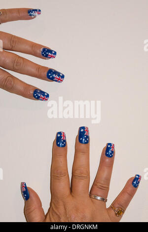 Nail Art bandiera australiana sulle dita Foto Stock