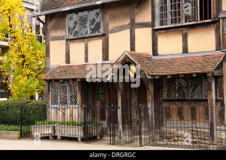 William al luogo di nascita di Shakespeare; un restaurato risalente al XVI secolo casa in legno e muratura su Henley Street, Stratford-upon-Avon, Regno Unito Foto Stock