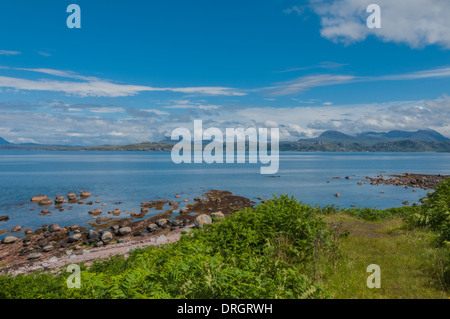 Gruinard Bay & Gruinard Island cercando verso Benmore Coigach nr Paisley Ross & Cromarty Highland Scozia Scotland Foto Stock