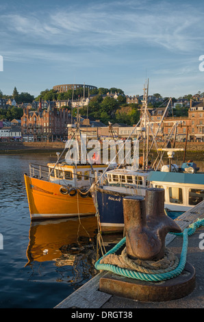 La sera tardi colpo di Oban Harbour in estate. Oban, Scozia Foto Stock