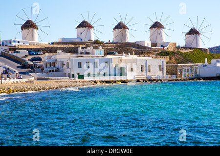 Mulini a vento di Mykonos cicladi grecia Foto Stock