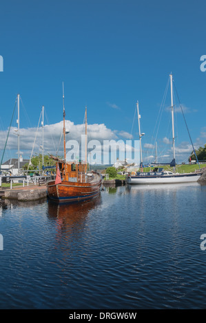 Barche e yacht in Crinan Canal Crinan Argyll & Bute Scozia Scotland Foto Stock