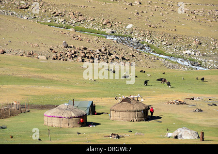 Yurta kirghisa nelle montagne del sud della kirgikistan Foto Stock