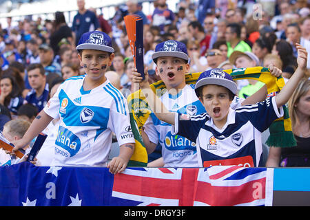 Melbourne, Australia. 26 gen 2014. Melbourne vittoria tifosi godendo il momento durante il round 16 Corrispondenza tra la vittoria di Melbourne e Sydney FC durante l'australiano Hyundai un-League stagione 2013/2014 presso lo Stadio Etihad, Melbourne, Australia. Credito: Tom Griffiths/ZUMAPRESS.com/Alamy Live News Foto Stock