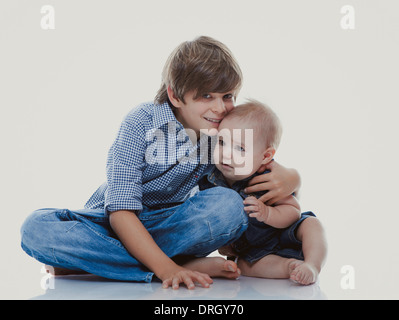 Großer Bruder mit kleiner Schwester - I FRATELLI Foto Stock