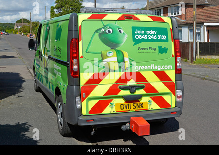 Bandiera verde ripartizione van parcheggiato in strada residenziale Foto Stock