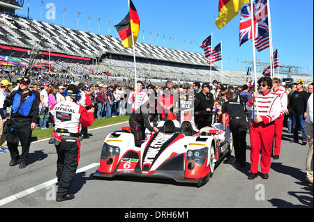 Daytona, Florida, Stati Uniti d'America. 25 gennaio, 2014. Ventiquattro ore Rolex gara Endurance a Daytona Speedway parte della neonata Tudor Regno Sportscar campionato di serie. #6 PICKETT RACING ORECA NISSAN Klaus Graf (DEU) Lucas Luhr (DEU) Alex Brundle (GBR) Credito: Azione Sport Plus/Alamy Live News Foto Stock