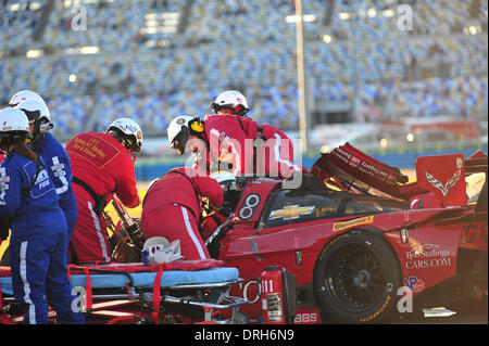 Daytona, Florida, Stati Uniti d'America. 25 gennaio, 2014. Ventiquattro ore Rolex gara Endurance a Daytona Speedway parte della neonata Tudor Regno Sportscar campionato di serie. #99 GAINSCO/BOB STALINGS RACING CORVETTE DP CHEVROLET MEMO GIDLEY (USA)con un brutto incidente Credito: Azione Sport Plus/Alamy Live News Foto Stock