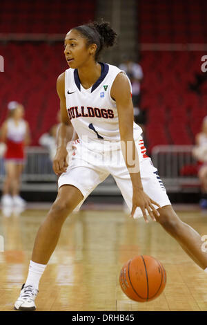 Fresno, CS, STATI UNITI D'AMERICA. 25 gennaio, 2014. Gennaio 25, 2014 Fresno, CA - Fresno membro guard Raven Fox nel gioco tra la University of Nevada Las Vegas Runnin' ribelli e il Raschino di Fresno membro Bulldogs a Save Mart Center Fresno, in CA. Fresno membro ha vinto il gioco 70 a 52. © csm/Alamy Live News Foto Stock