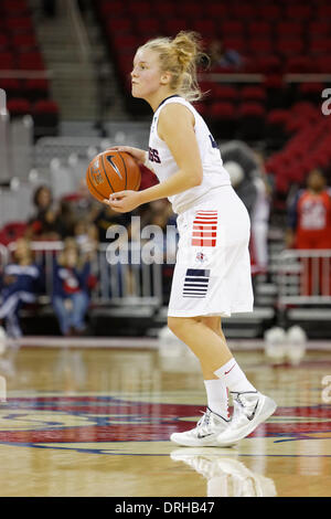 Fresno, CS, STATI UNITI D'AMERICA. 25 gennaio, 2014. Gennaio 25, 2014 Fresno, CA - Fresno membro guard Natascha Hartvich nel gioco tra la University of Nevada Las Vegas Runnin' ribelli e il Raschino di Fresno membro Bulldogs a Save Mart Center Fresno, in CA. Fresno membro ha vinto il gioco 70 a 52. © csm/Alamy Live News Foto Stock