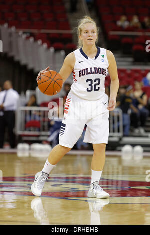 Fresno, CS, STATI UNITI D'AMERICA. 25 gennaio, 2014. Gennaio 25, 2014 Fresno, CA - Fresno membro guard Natascha Hartvich nel gioco tra la University of Nevada Las Vegas Runnin' ribelli e il Raschino di Fresno membro Bulldogs a Save Mart Center Fresno, in CA. Fresno membro ha vinto il gioco 70 a 52. © csm/Alamy Live News Foto Stock