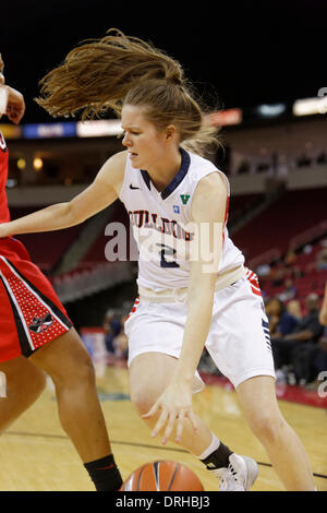 Fresno, CS, STATI UNITI D'AMERICA. 25 gennaio, 2014. Gennaio 25, 2014 Fresno, CA - Fresno membro guard Courtney sguardo nel gioco tra la University of Nevada Las Vegas Runnin' ribelli e il Raschino di Fresno membro Bulldogs a Save Mart Center Fresno, in CA. Fresno membro ha vinto il gioco 70 a 52. © csm/Alamy Live News Foto Stock