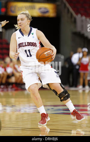 Fresno, CS, STATI UNITI D'AMERICA. 25 gennaio, 2014. Gennaio 25, 2014 Fresno, CA - Fresno membro guard Alex Furr nel gioco tra la University of Nevada Las Vegas Runnin' ribelli e il Raschino di Fresno membro Bulldogs a Save Mart Center Fresno, in CA. Fresno membro ha vinto il gioco 70 a 52. © csm/Alamy Live News Foto Stock