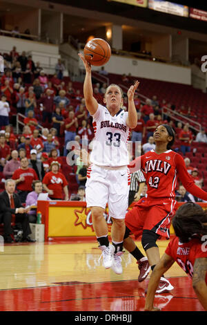 Fresno, CS, STATI UNITI D'AMERICA. 25 gennaio, 2014. Gennaio 25, 2014 Fresno, CA - Fresno guardia di stato Taylor Thompson nel gioco tra la University of Nevada Las Vegas Runnin' ribelli e il Raschino di Fresno membro Bulldogs a Save Mart Center Fresno, in CA. Fresno membro ha vinto il gioco 70 a 52. © csm/Alamy Live News Foto Stock
