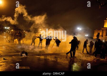 Parigi, Francia. 26 gen 2014. Scontri a Parigi in Francia durante la dimostrazione ''contro Hollande'', il 26 gennaio 2014. Credito: Michael Bunel/NurPhoto/ZUMAPRESS.com/Alamy Live News Foto Stock