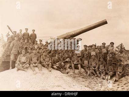 RGA equipaggio con obice denominato Bunty, fronte occidentale, WW1 Foto Stock