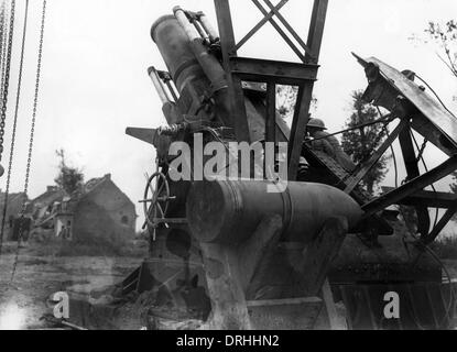 British obice in azione, fronte occidentale, WW1 Foto Stock