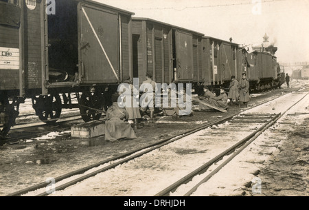 Vladivostok, Russia - soldati alleati e la Croce Rossa in treno Foto Stock