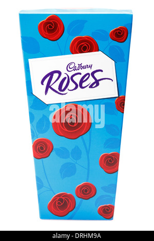 Una scatola di Cadbury's Rose cioccolatini in confezione chiusa e isolata su uno sfondo bianco. Inghilterra Regno Unito Gran Bretagna Foto Stock