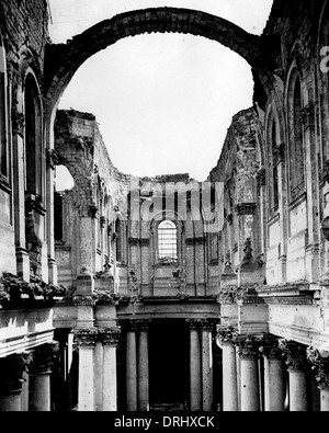 Interno della cattedrale di Arras dopo il tedesco shell fire, WW1 Foto Stock