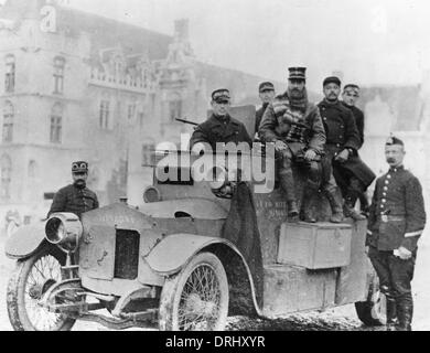 Belga auto blindate e equipaggio, WW1 Foto Stock