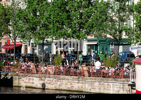 Strasburgo Plage cafe terrazza sul Quai des Pêcheurs pescatori quay Strasburgo Alsace Francia Foto Stock