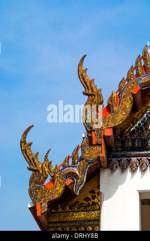 Esterno colorato e ornato del Tempio di Wat Pho del Buddha reclinato. Bangkok. Foto Stock