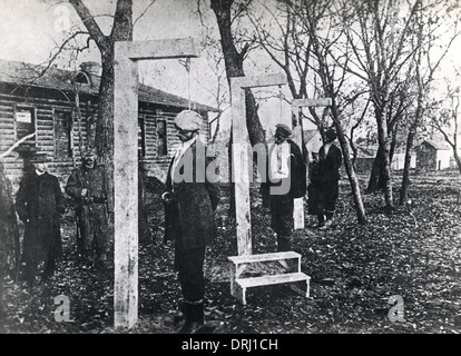 Esecuzione di tre spie Russo, Fronte Orientale, WW1 Foto Stock
